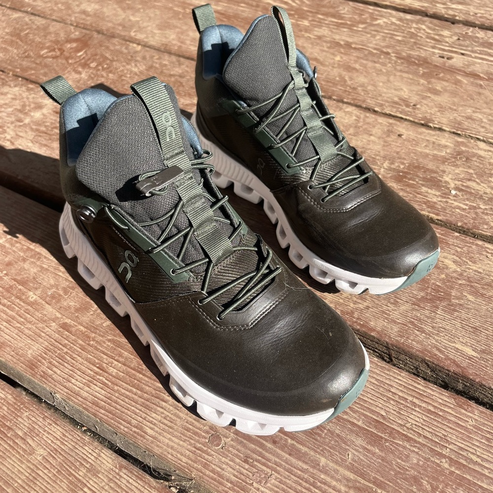 Worn once On running waterproof sneakers!